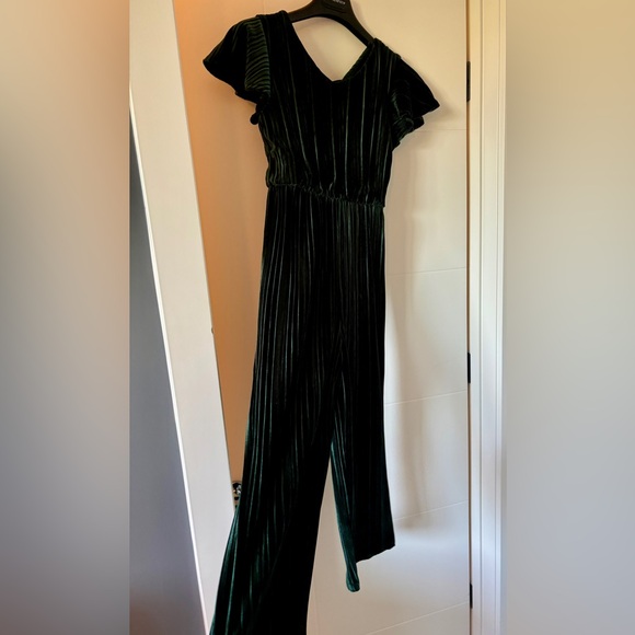 Zunie Kids Flutter Sleeve Green Velvet Jumpsuit bow closure size 12 big kids - Picture 3 of 13